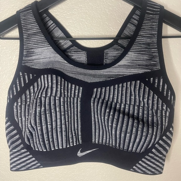 Nike flyknit fe/nom seamless bra size medium - Picture 1 of 3